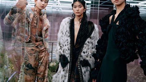 fendi shanghai show|Fendi Reprises Couture Show for Shanghai [PHOTOS] .